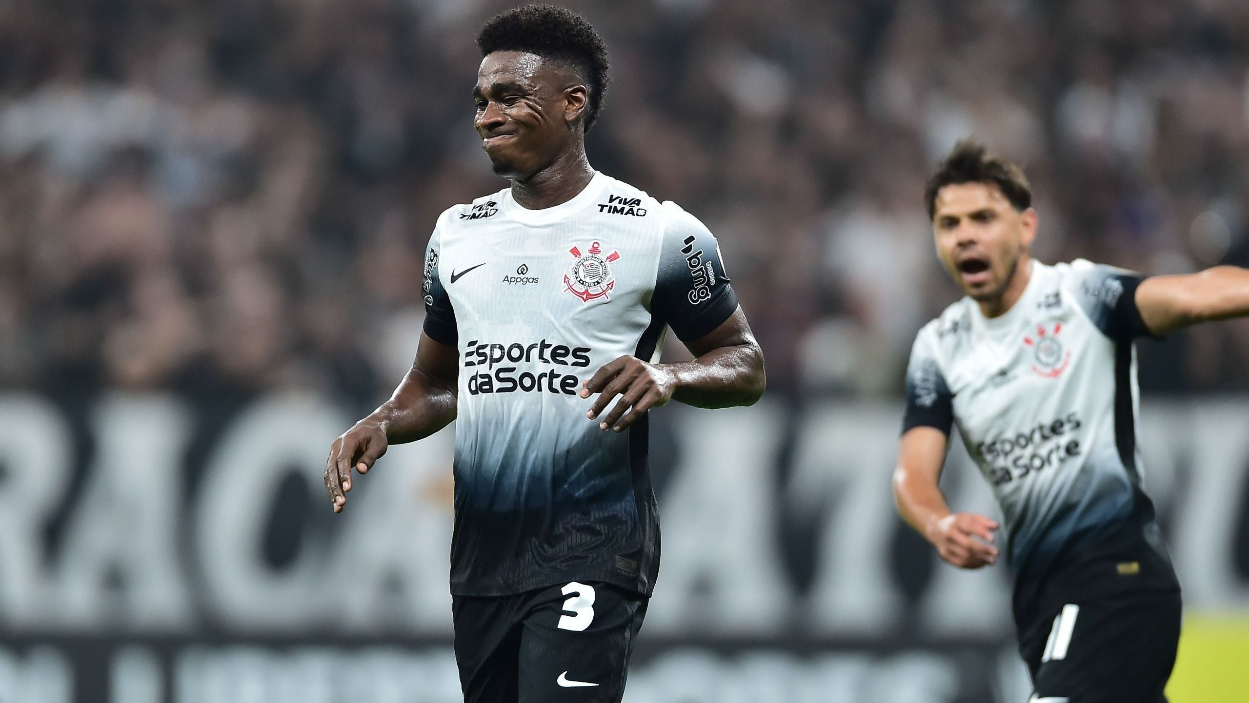 Félix Torres perde espaço e pode ser negociado pelo Corinthians