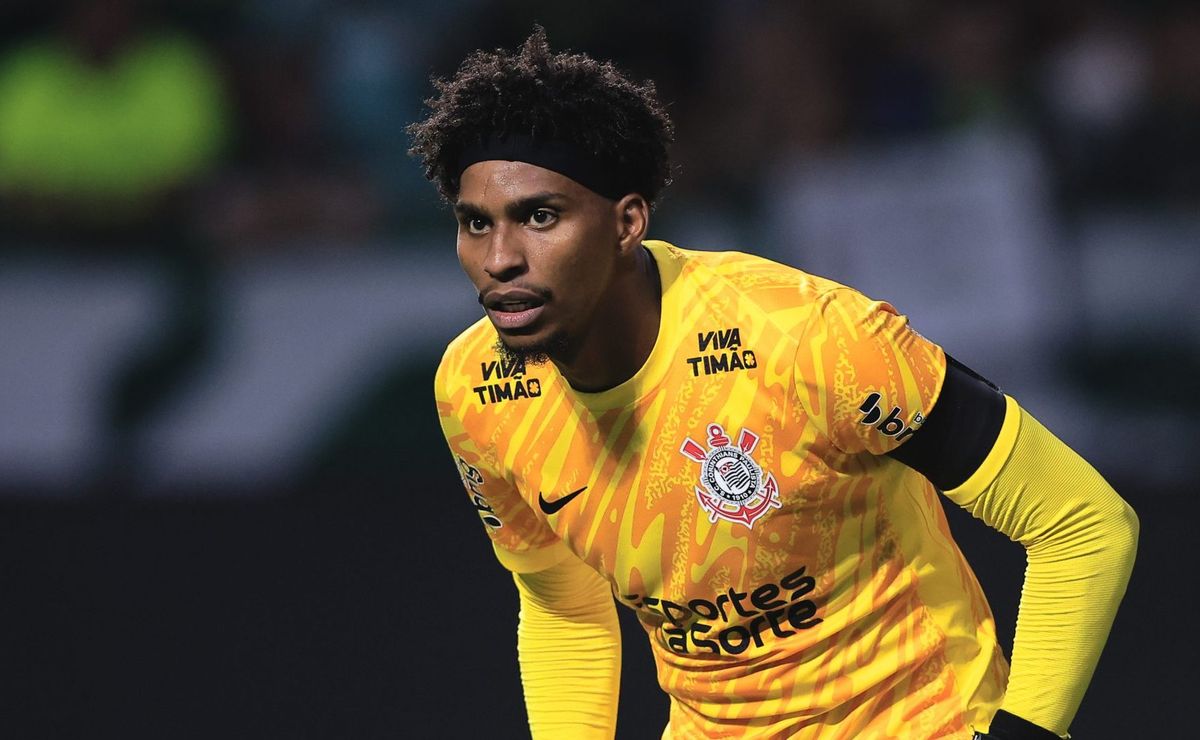 Hugo Souza, do Corinthians, surge em pré-lista de Ancelotti na Seleção