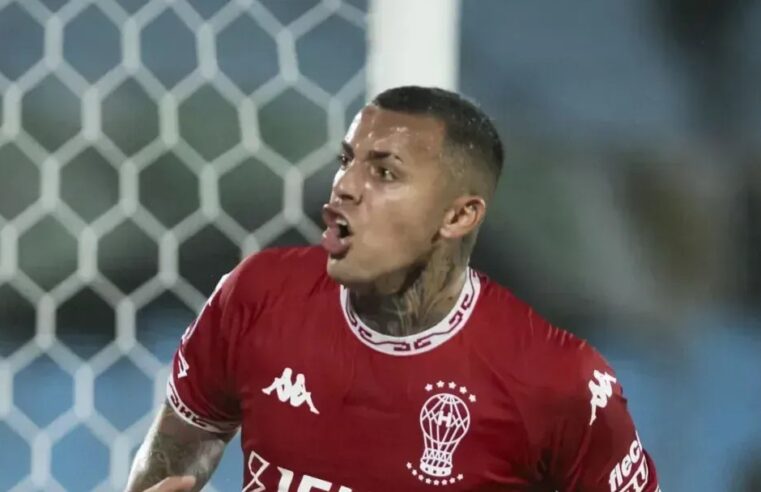 Huracán vence Racing e complica Corinthians na Sul-Americana