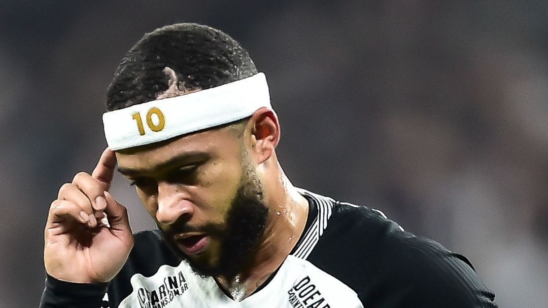 E a cavadinha? Domingol com Benja debate cobrança de Memphis Depay