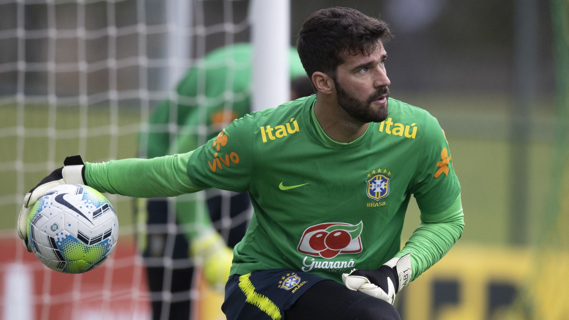 Muller exclui Alisson ao sugerir 3 goleiros do Brasileirão na seleção