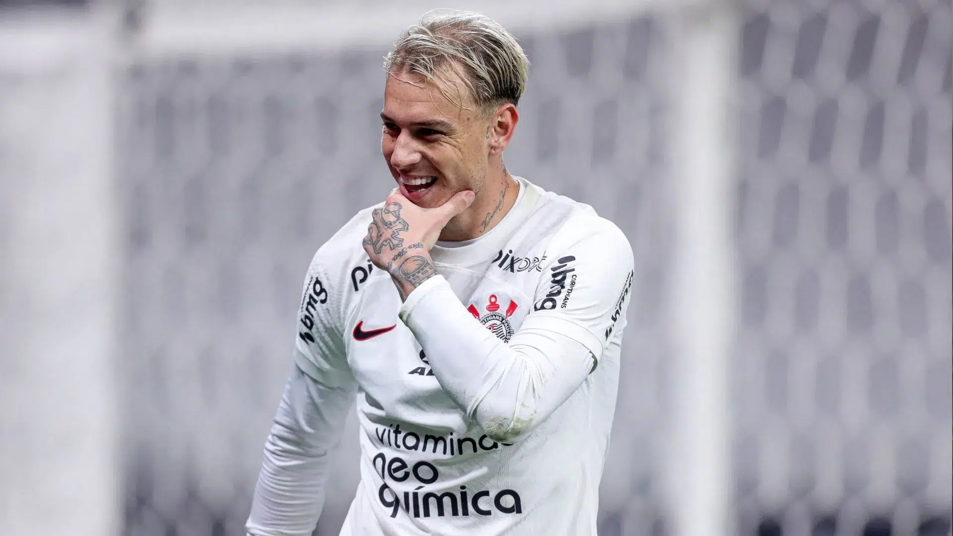 Róger Guedes elege Gil como zagueiro mais difícil que enfrentou
