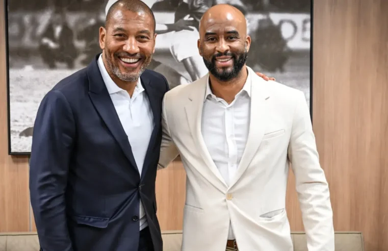 Santos sonda diretor do Corinthians, para substituir CEO