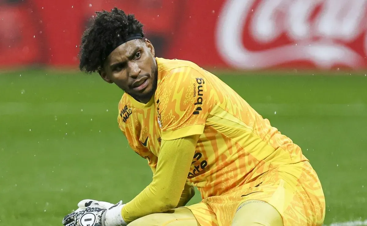 Corinthians é salvo por Hugo Souza diante do Grêmio