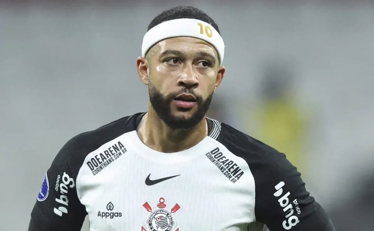Corinthians sempre foi a prioridade de Depay, diz assessoria