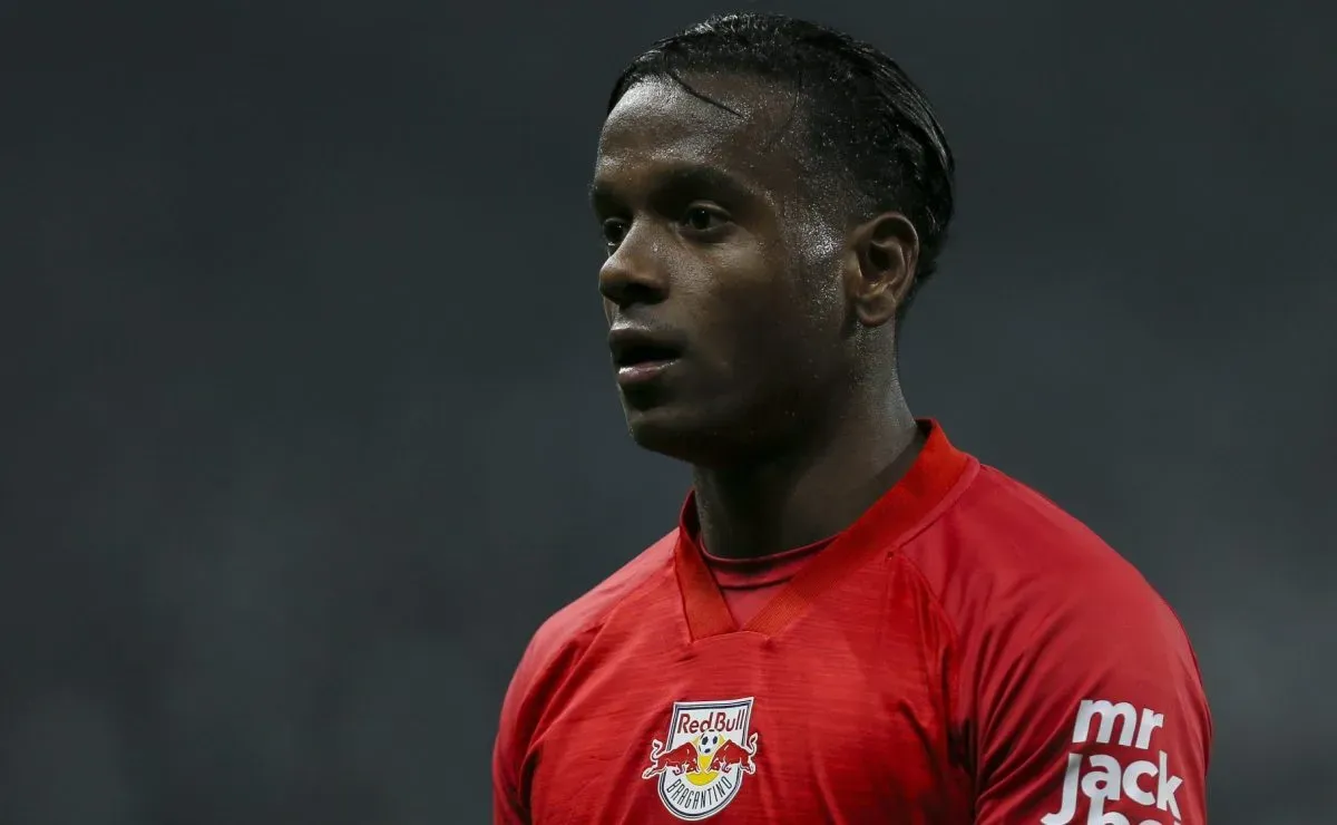 Corinthians trabalha para contratar Helinho, ex-São Paulo