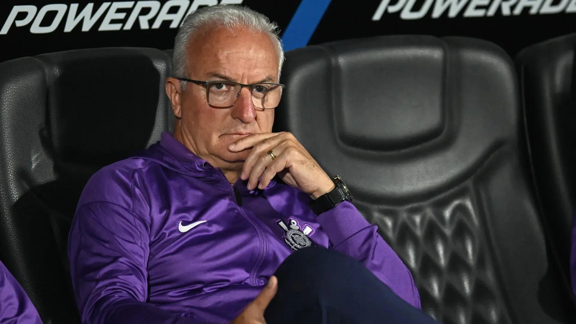 Dorival Júnior vive jejum no Corinthians, mas Nicola descarta demissão