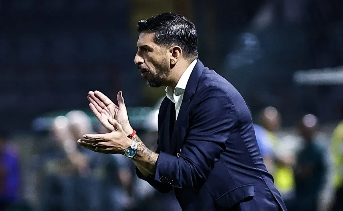 Emiliano Díaz se declara ao Corinthians e garante retorno: “Diferente”