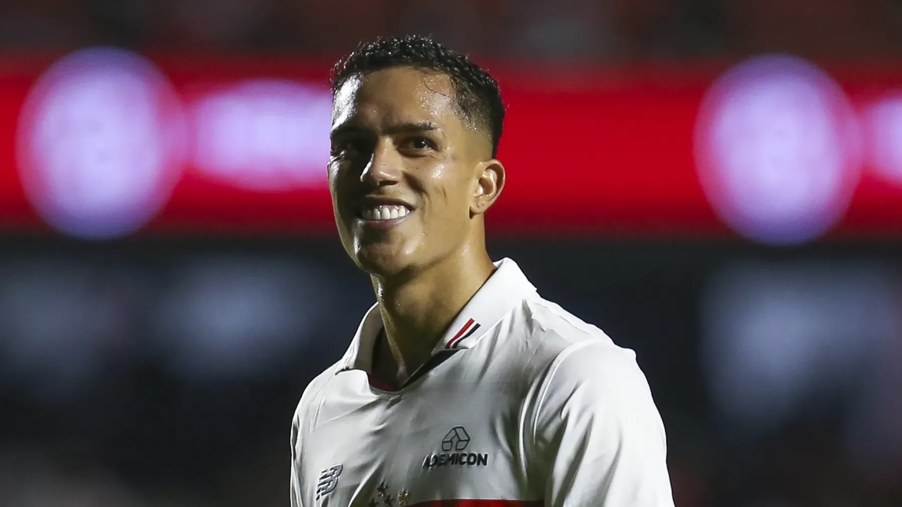 Igor Vinícius se aproxima de trocar São Paulo pelo Corinthians