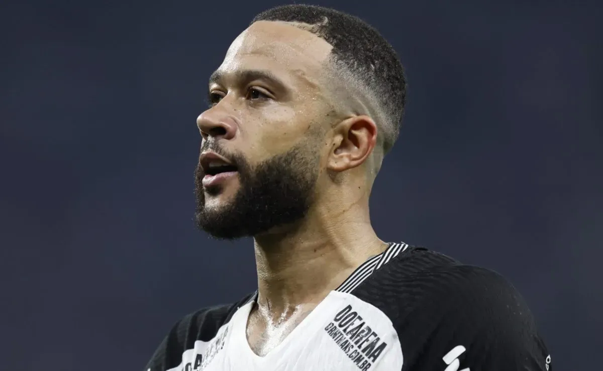 Memphis Depay se anima com o Besiktas e pode ser vendido