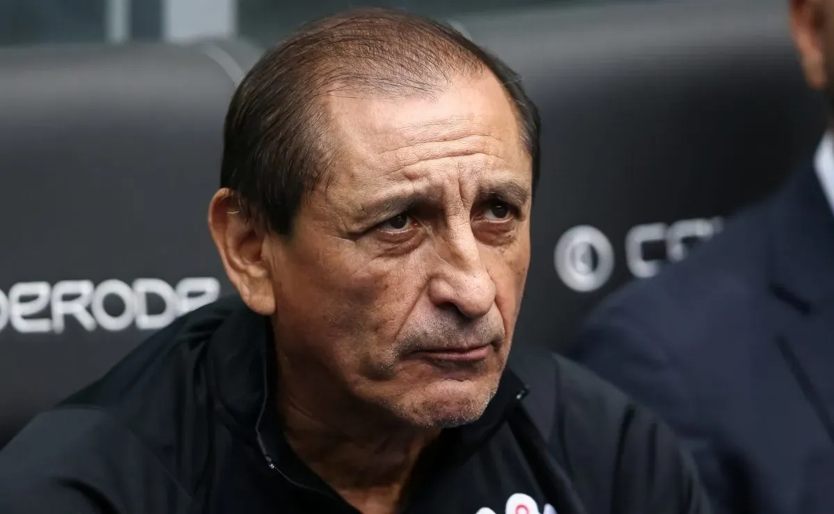 Ramón Díaz negocia com a Seleção Peruana após deixar o Corinthians