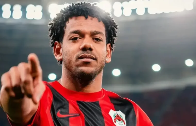 Romarinho quer jogar no Brasil, mas Corinthians não pretende contratá-lo