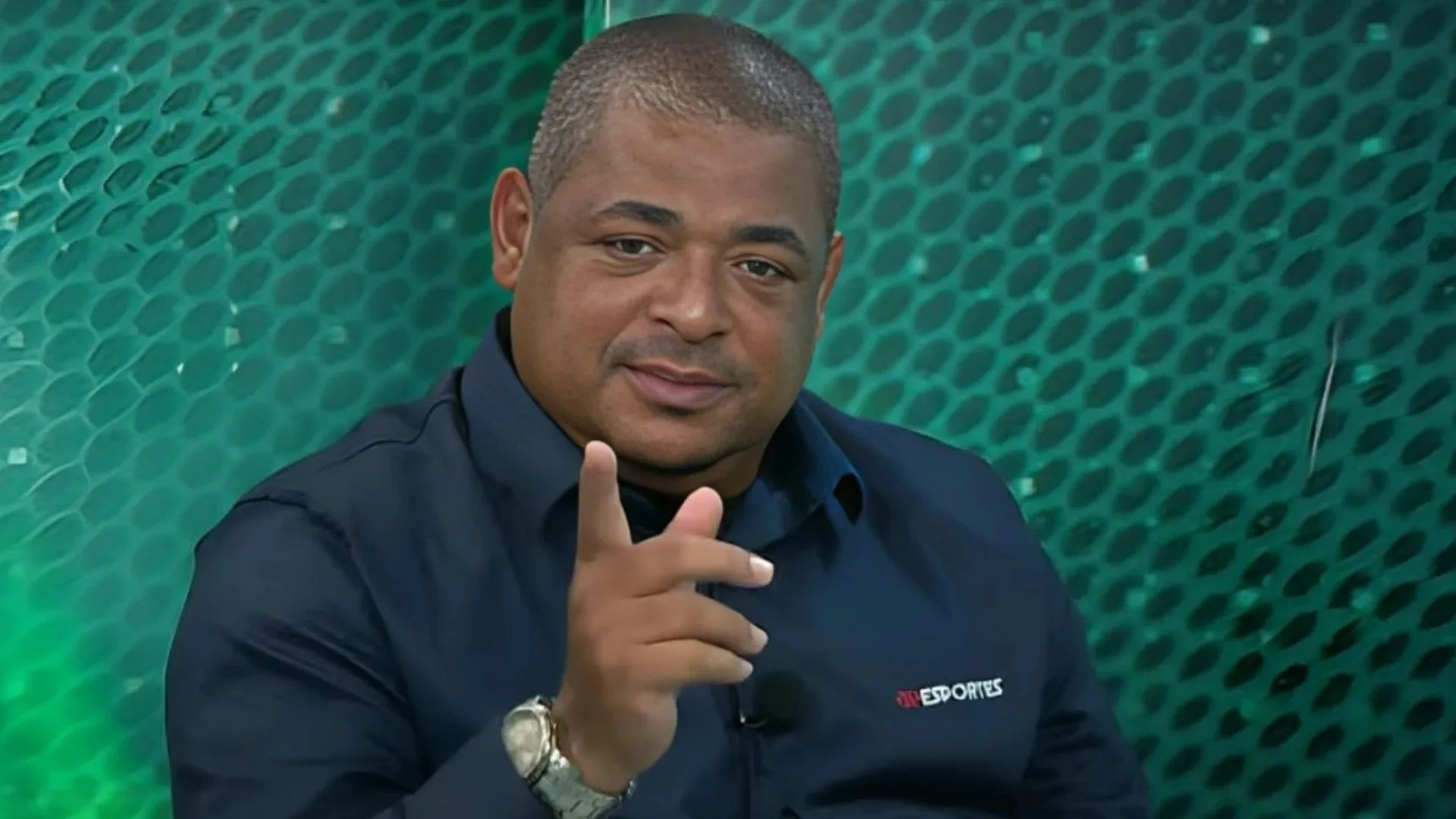Vampeta opina após invasão da torcida