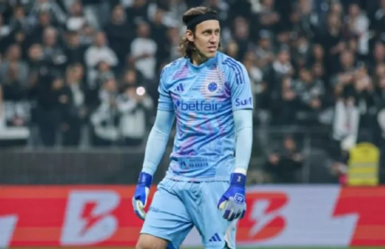 Cássio é homenageado em reencontro com o Corinthians e recebe aplausos