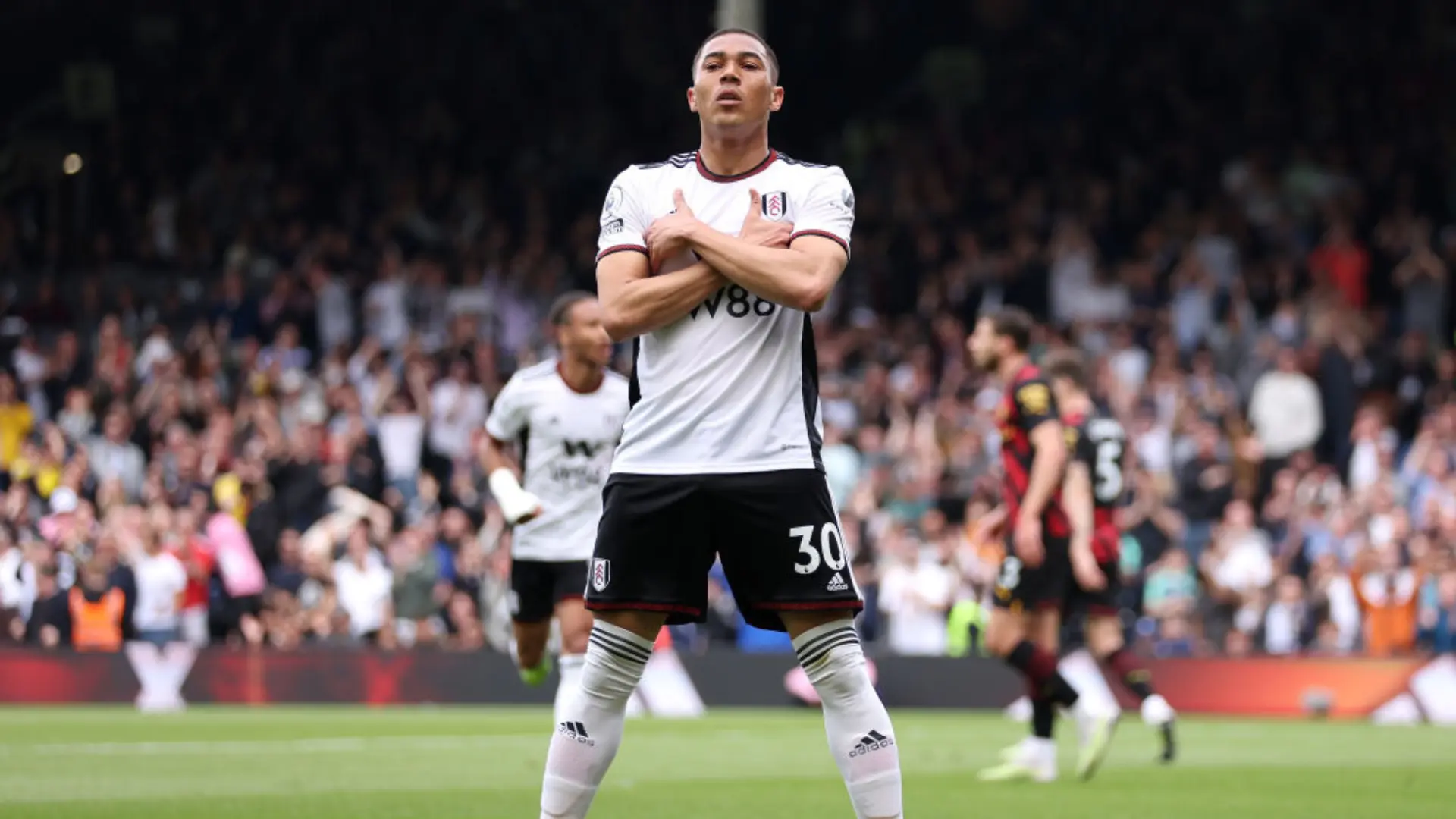 Corinthians negocia com Carlos Vinícius, mas torcedores reprovam