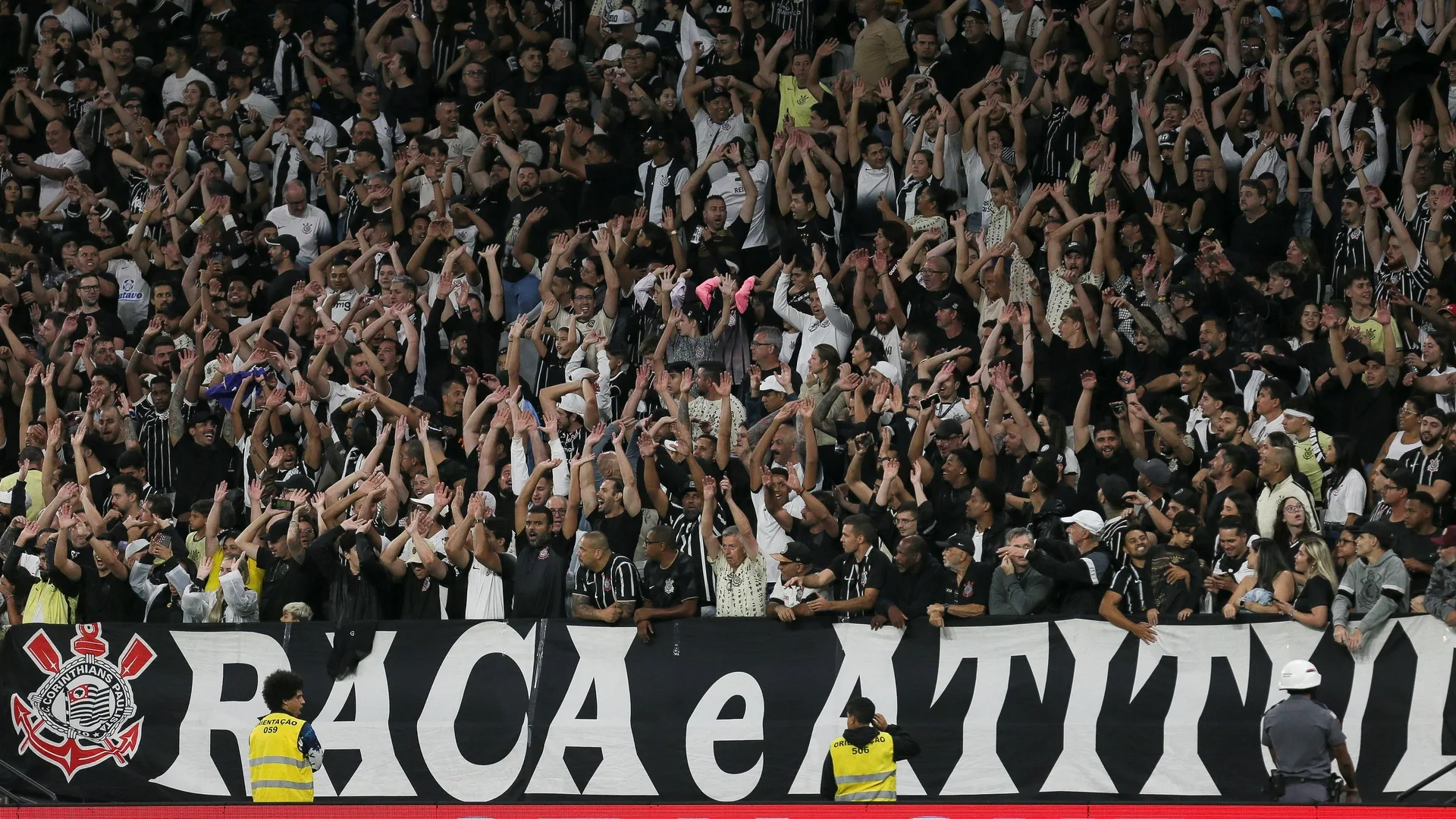 Corinthians pode rescindir com Memphis Depay e torcedores opinam