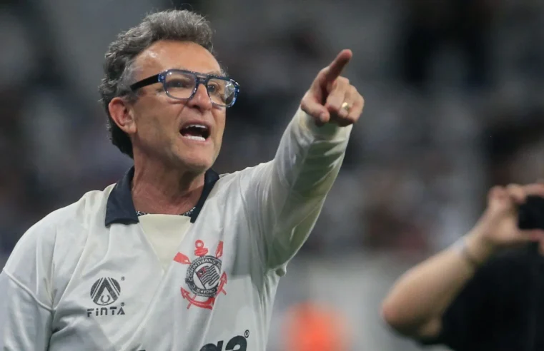 Craque Neto cogita pazes com Memphis Depay, do Corinthians