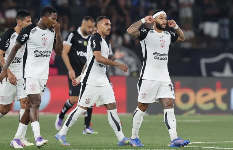 Depay comemora vitória do Corinthians e chama clássico de final