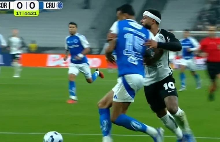 Depay é “engolido” por Fabrício Bruno em Corinthians x Cruzeiro