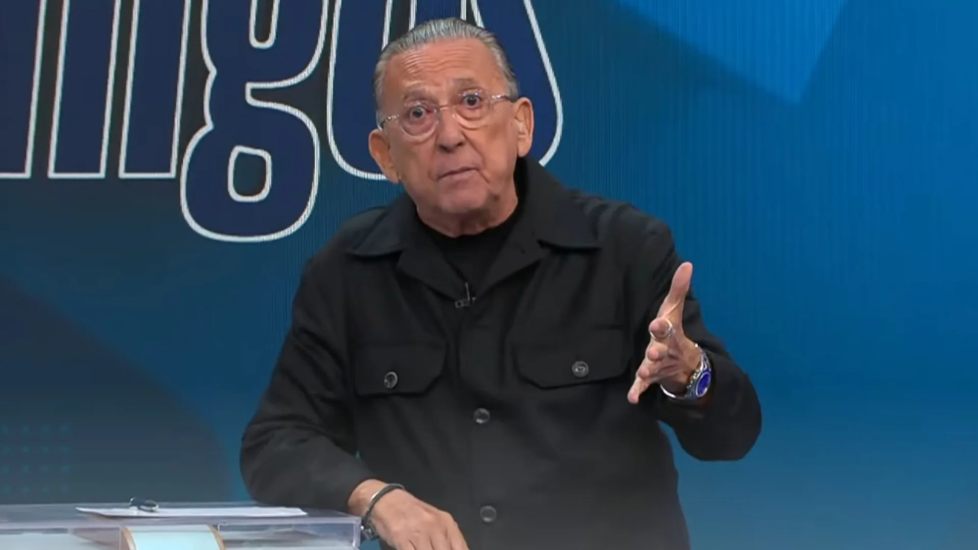 Galvão Bueno critica Memphis Depay por cartão amarelo no último jogo