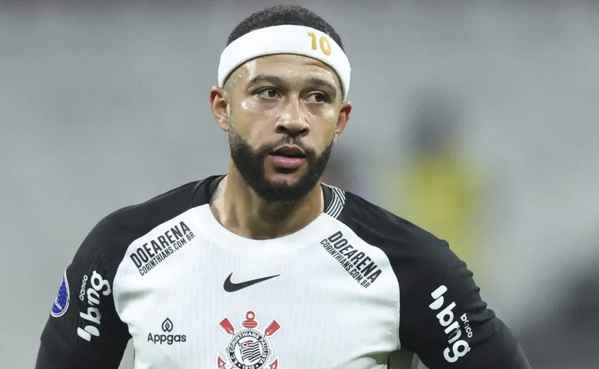 Memphis Depay tem conversas com ex-Manchester United e pode trocar o Corinthians por clube europeu