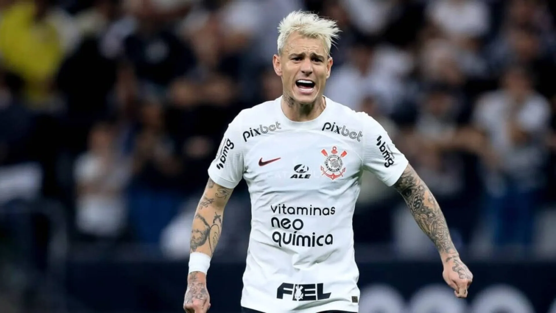 Torcedores do Grêmio lembram entrevista de Róger Guedes sobre a família
