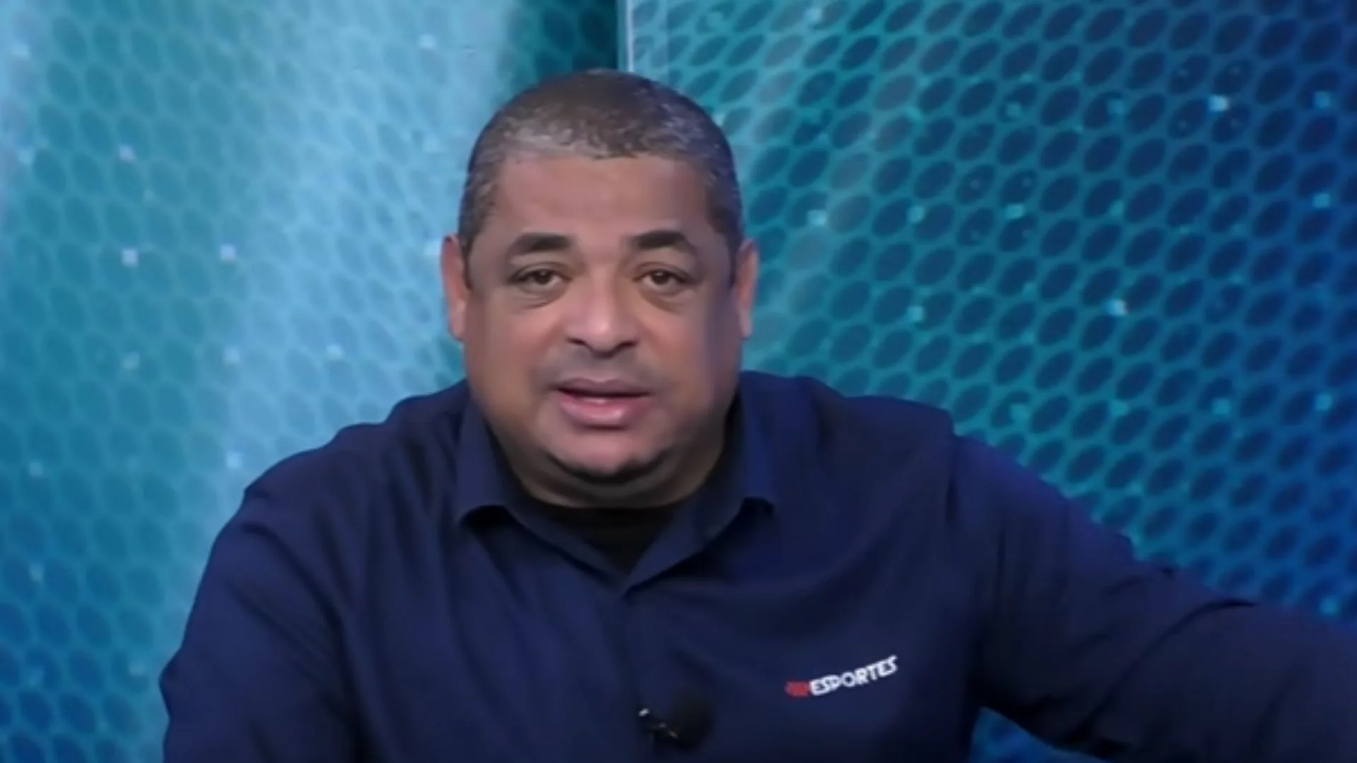 Vampeta detona contrato de Memphis após rumores: “Errado é quem aceita”