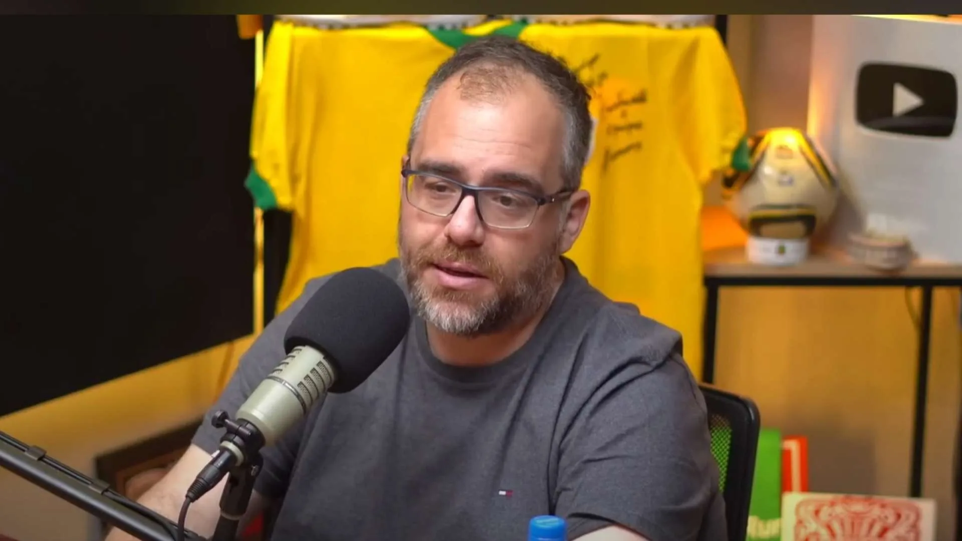Vessoni critica contratações no Corinthians e alerta sobre dívida milionária