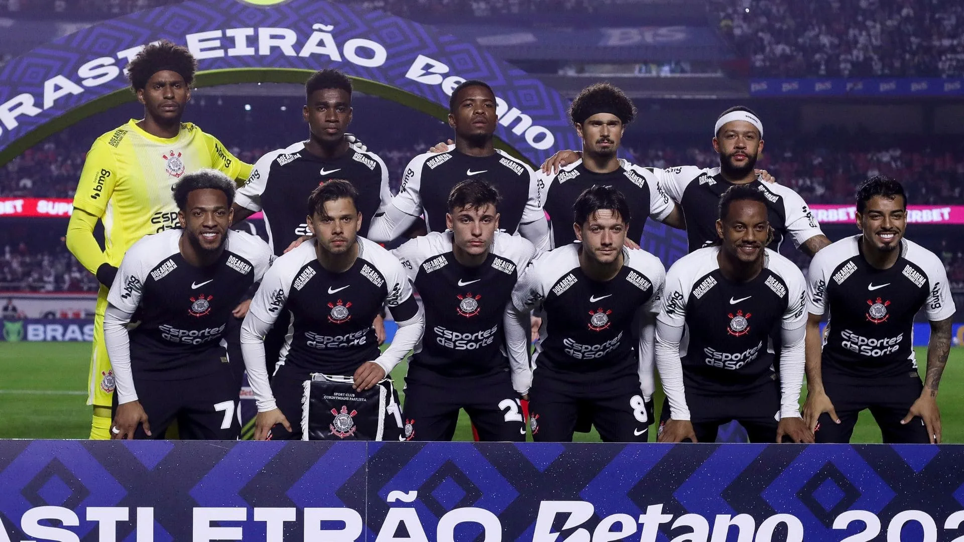 Corinthians acumula maior dívida do Brasil e torcedores rivais provocam
