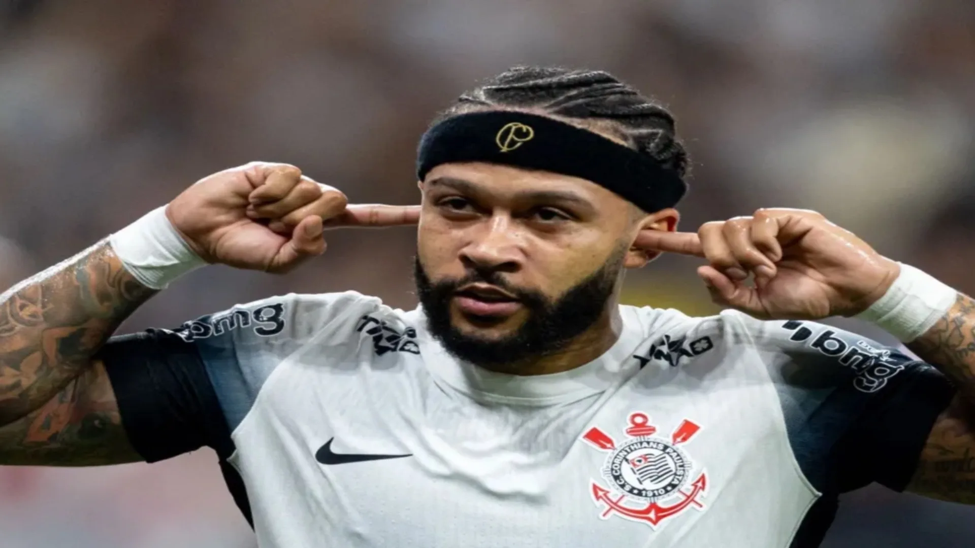 Corinthians deve 11 milhões a Depay e bastidores revelam pressão nos cofres