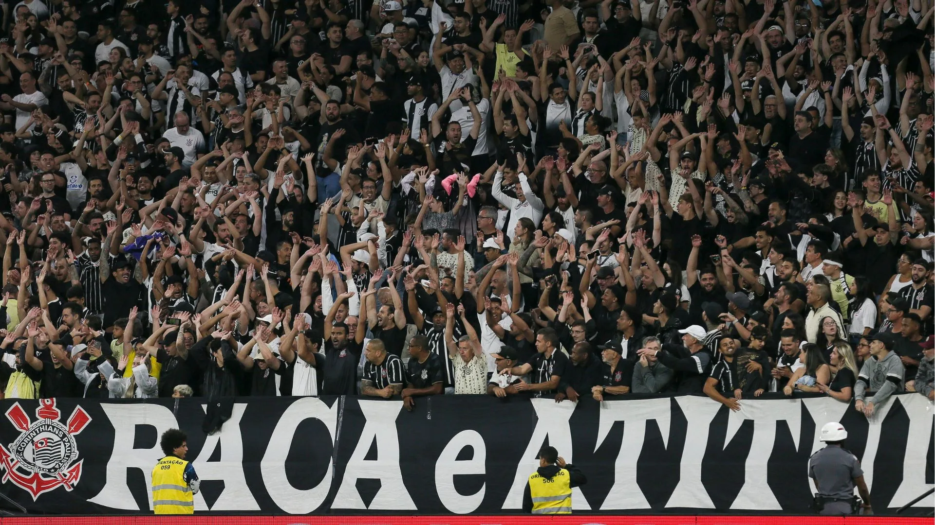 Corinthians revela situação da lesão de Maycon e torcida reage