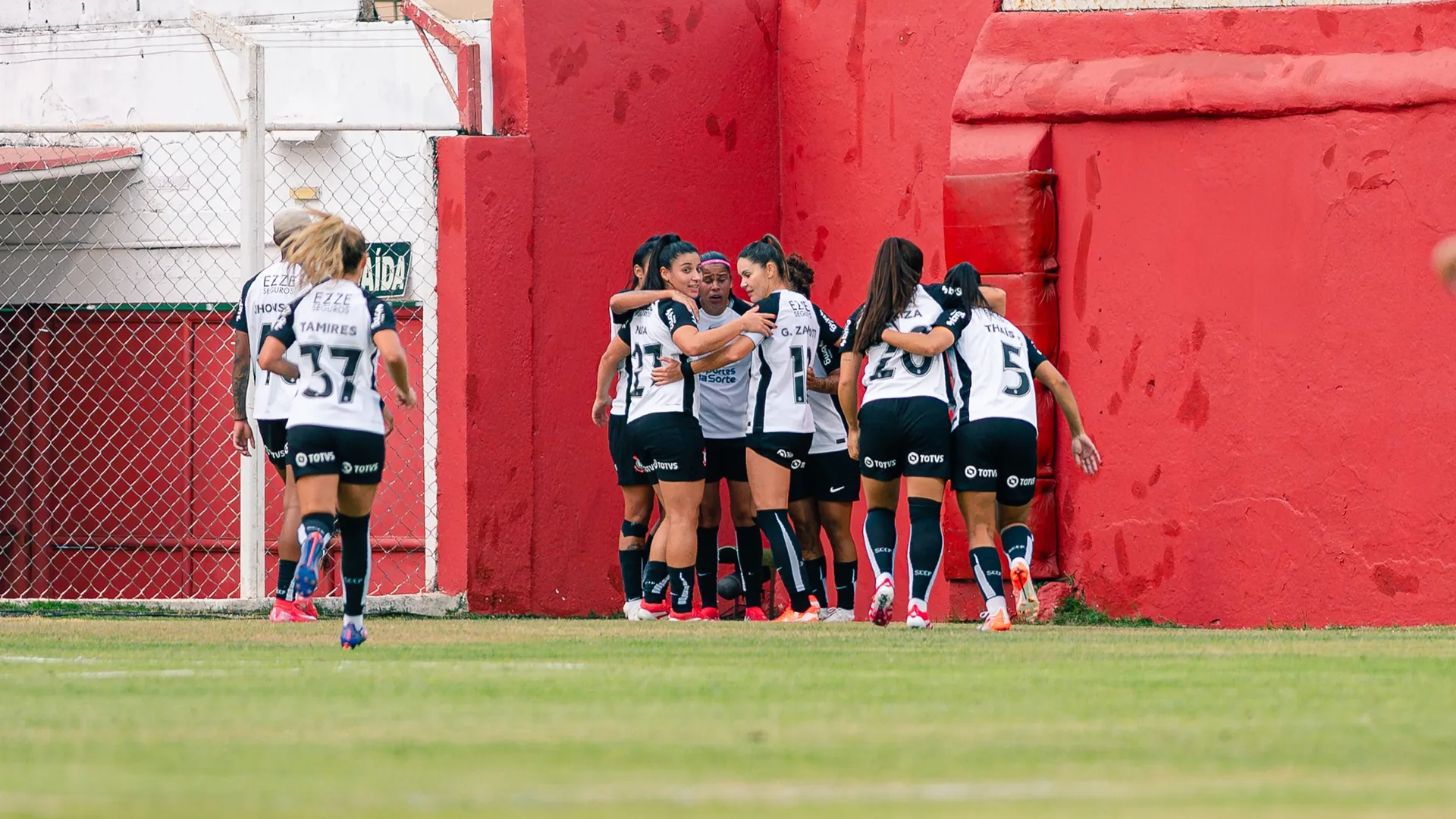 Corinthians vence o Cruzeiro e avança na Copa do Brasil Feminina