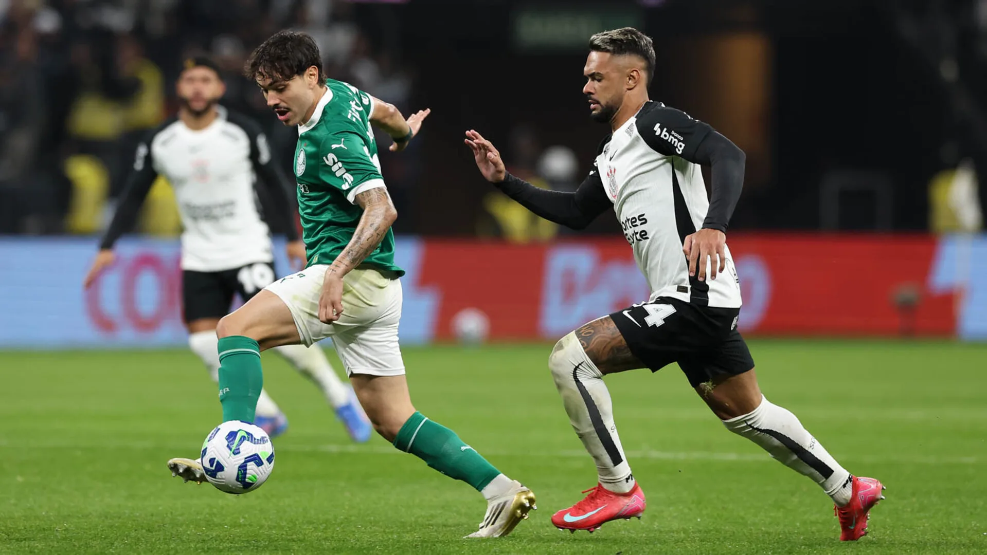 Edu Dracena diz que Palmeiras precisa mudar postura contra o Corinthians