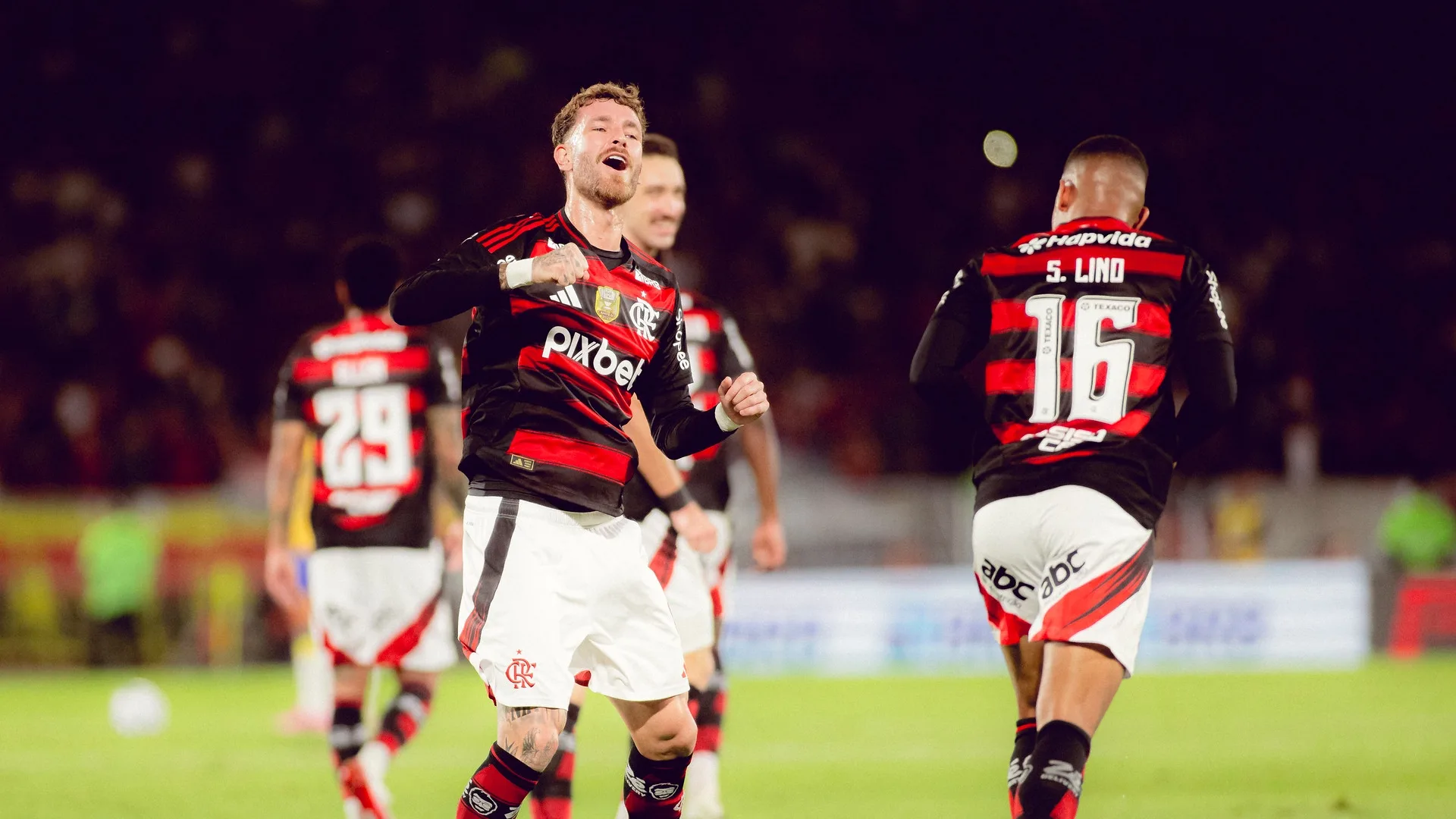 Flamengo na ponta, Cruzeiro tropeça e Sport ganha primeira