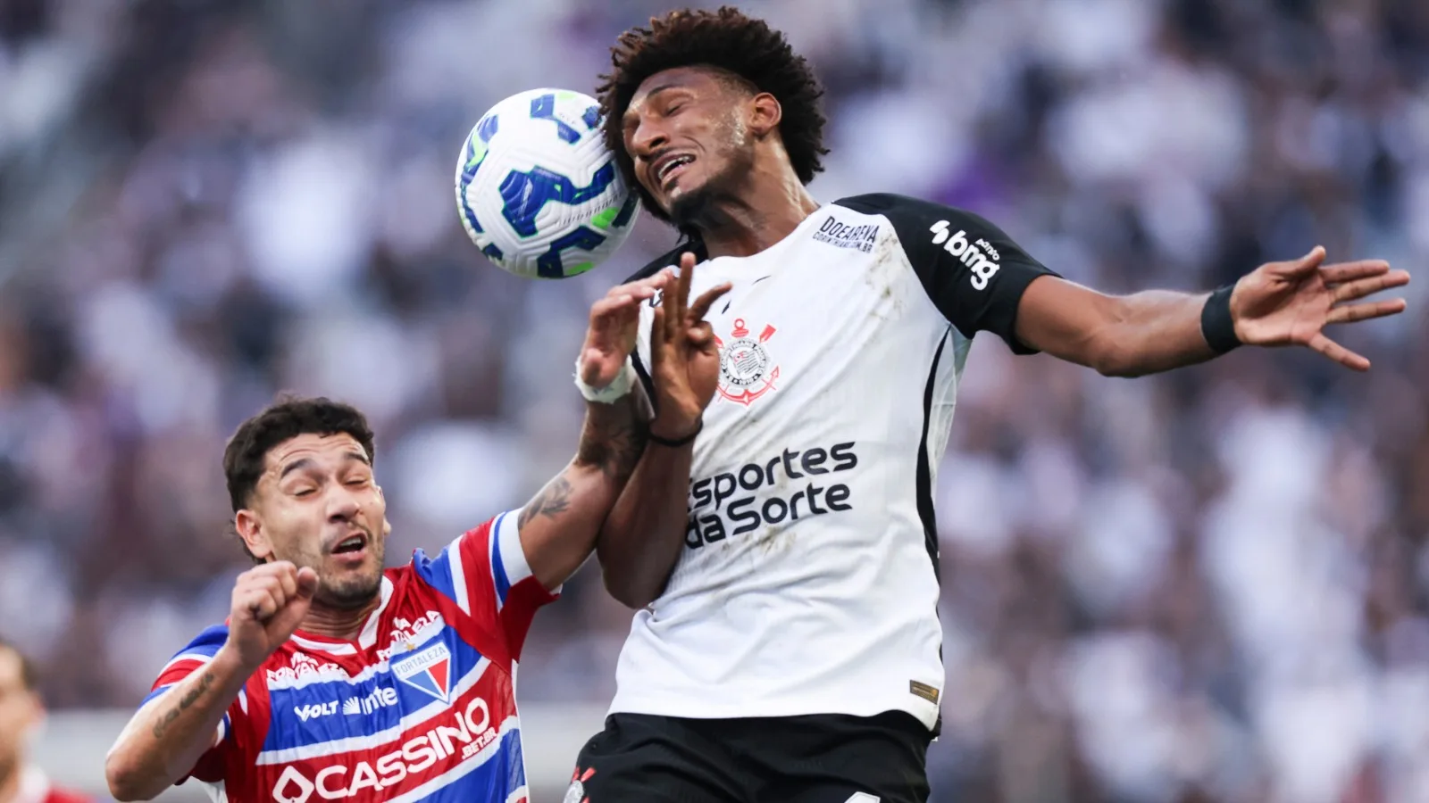 Fortaleza tenta segurar pressão, mas sofre empate do Corinthians no final