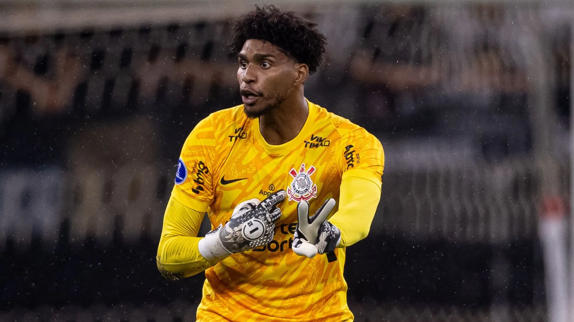 Hugo Souza, do Corinthians, elege melhores atacantes do Brasileirão