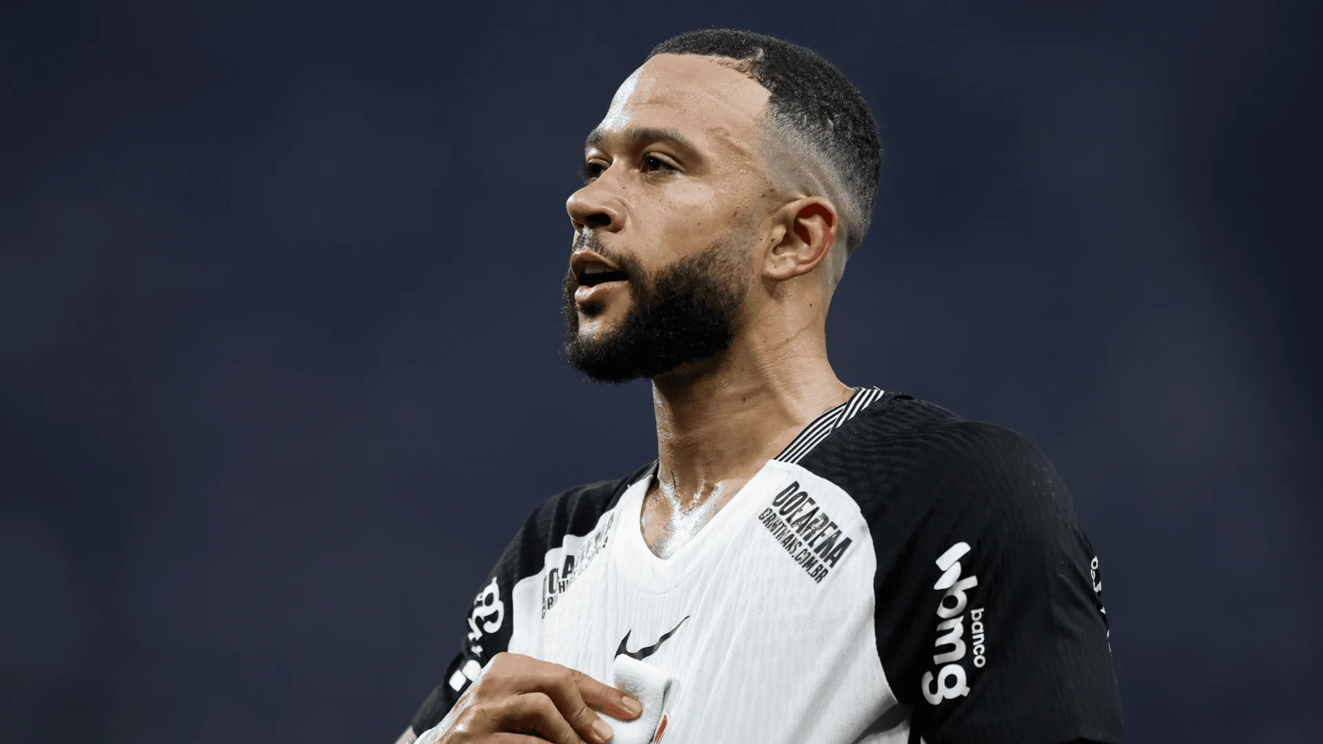 Craque Neto se rende a Memphis Depay no Corinthians