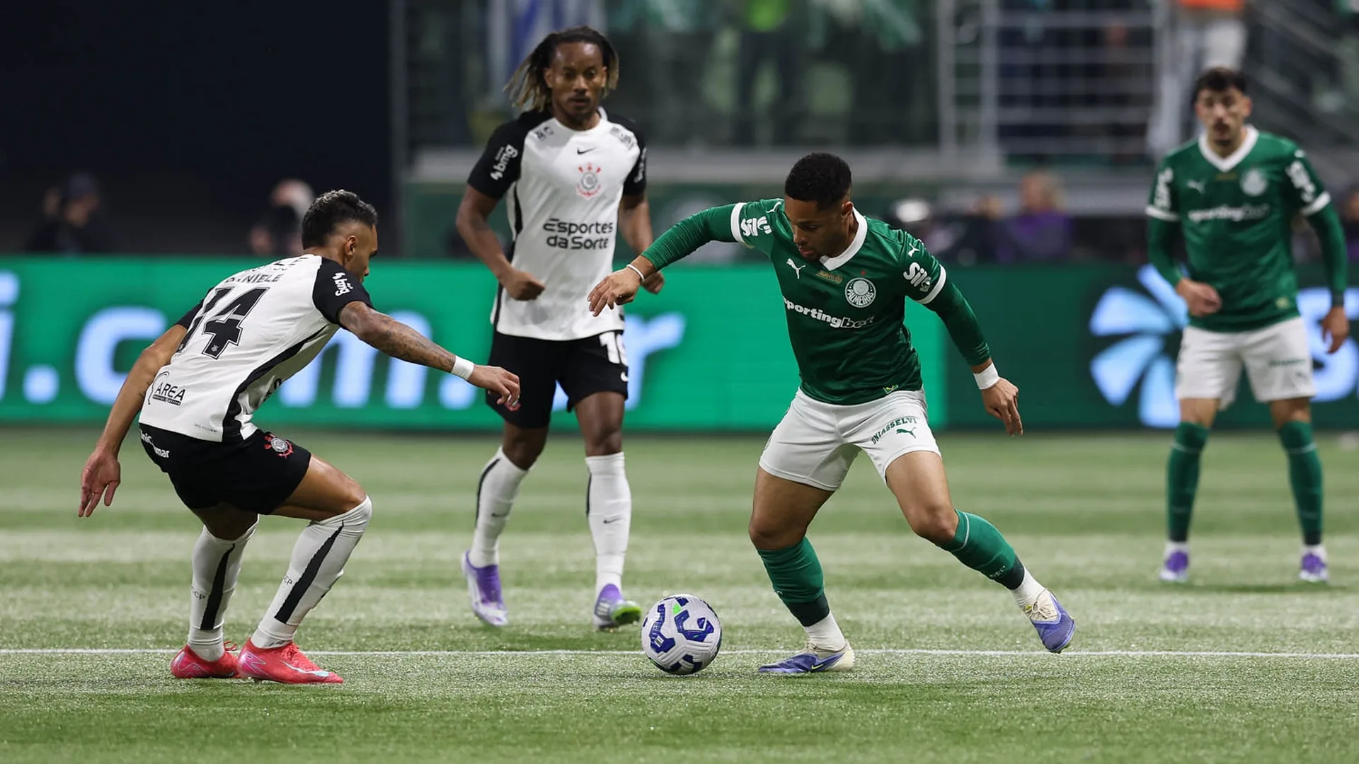 Rizek e Milton Neves exaltam classificação do Corinthians diante do Palmeiras
