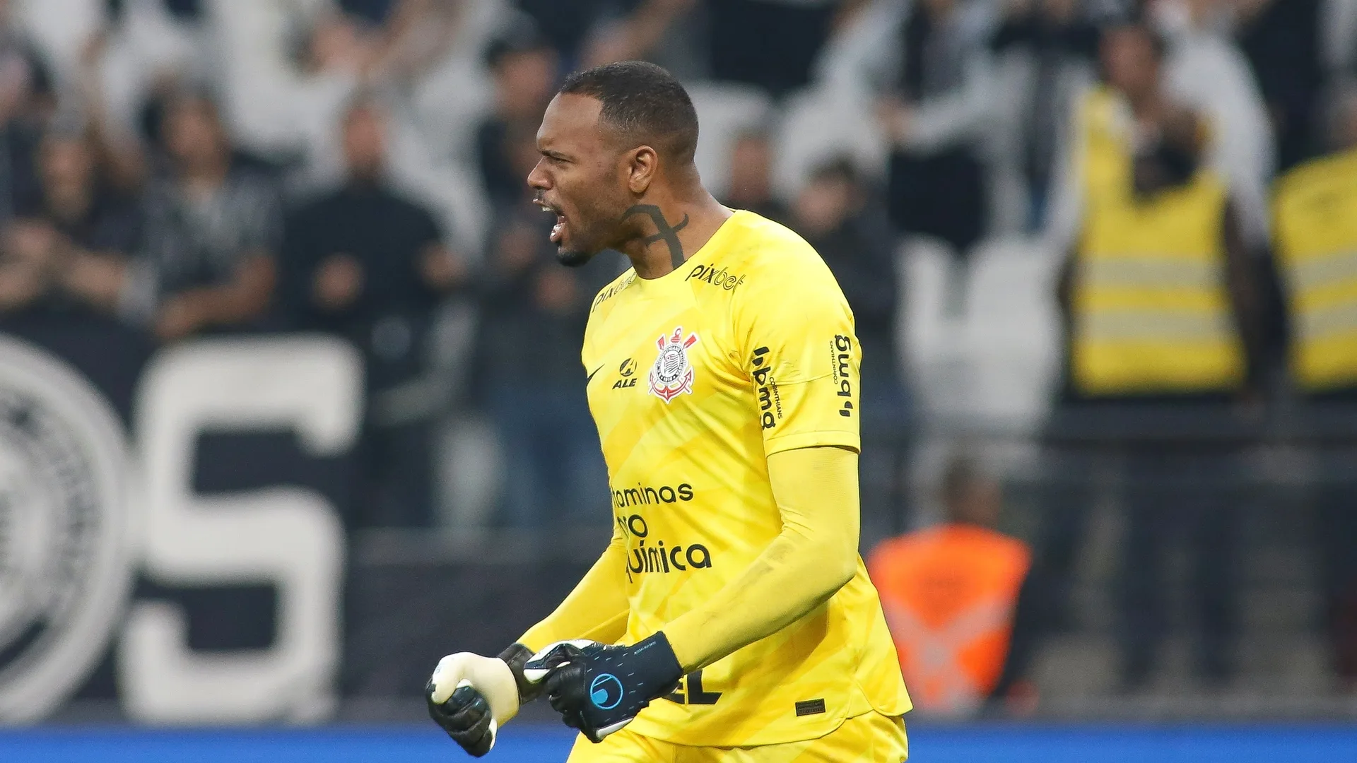 Torcida do Corinthians não fecha as portas para retorno de Carlos Miguel