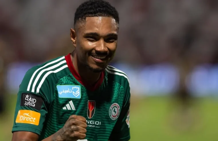 Vitinho é aprovado nos exames médicos e assina até 2026 com o Corinthians
