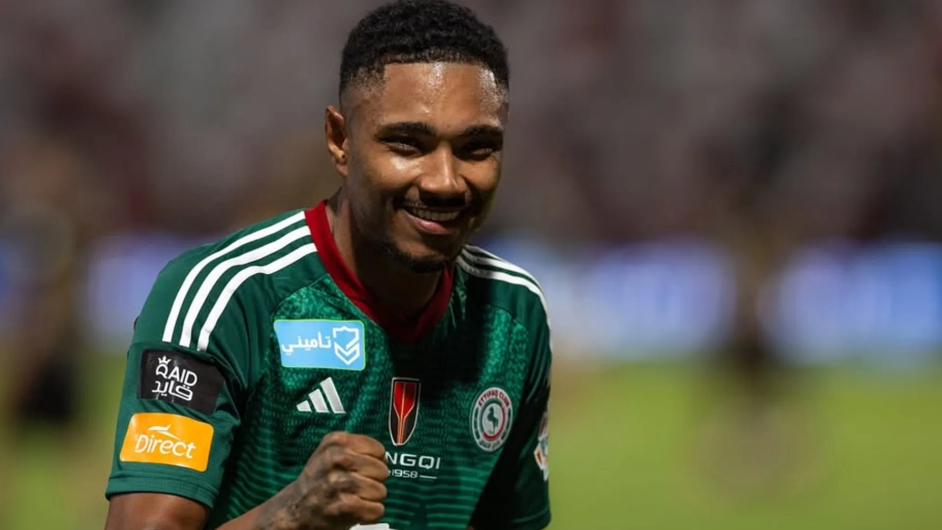Vitinho é aprovado nos exames médicos e assina até 2026 com o Corinthians