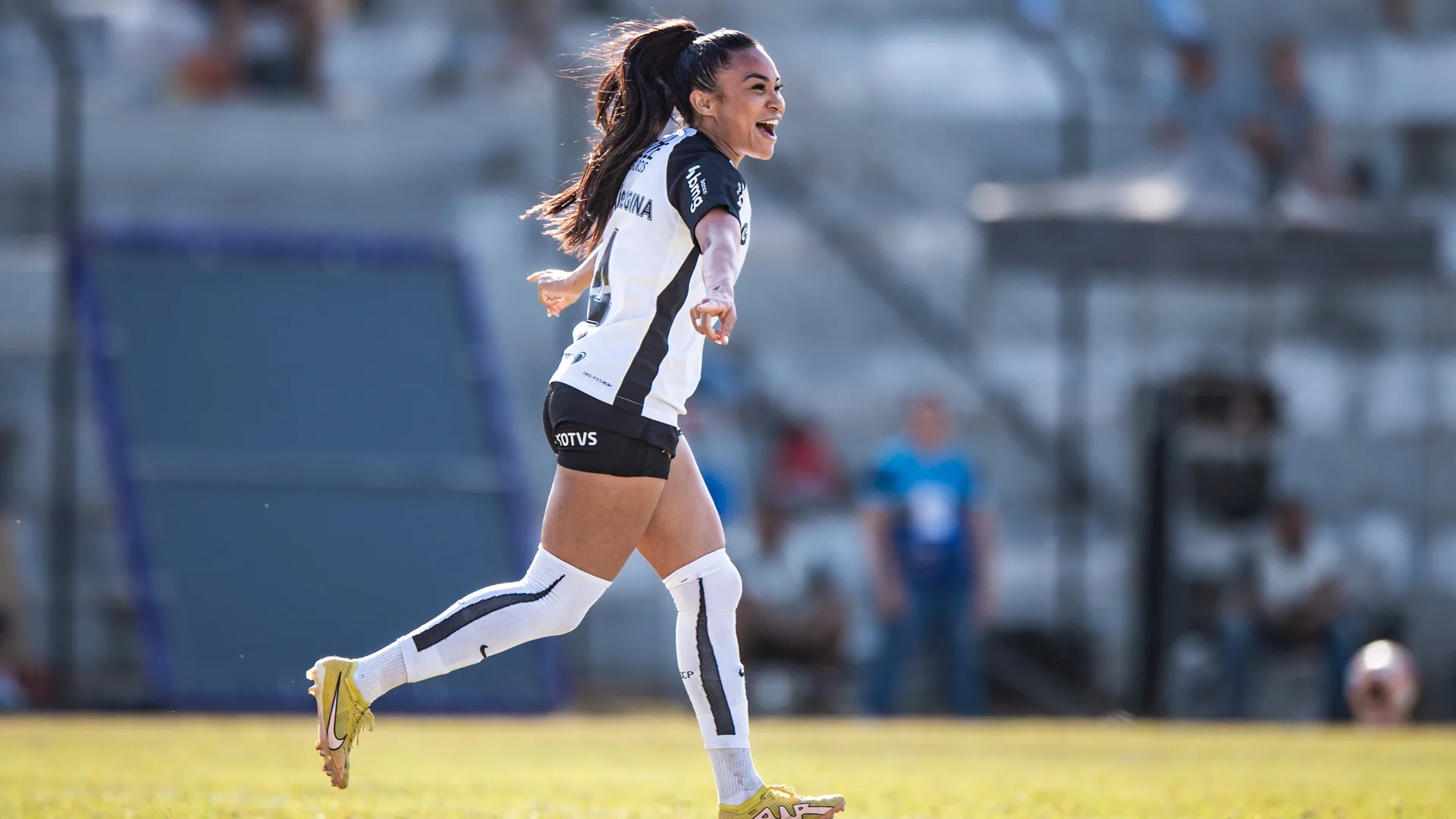 Zagueira do Corinthians prega cautela no duelo contra o São Paulo