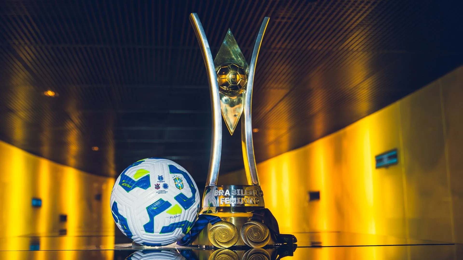 Com final entre Corinthians e Cruzeiro, CBF apresenta troféu do Brasileirão Feminino | Torcedores
