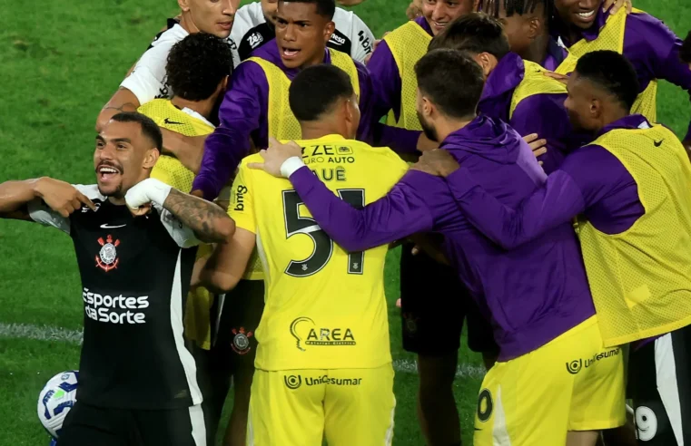 Corinthians bate Fluminense com golaço de Matheuzinho