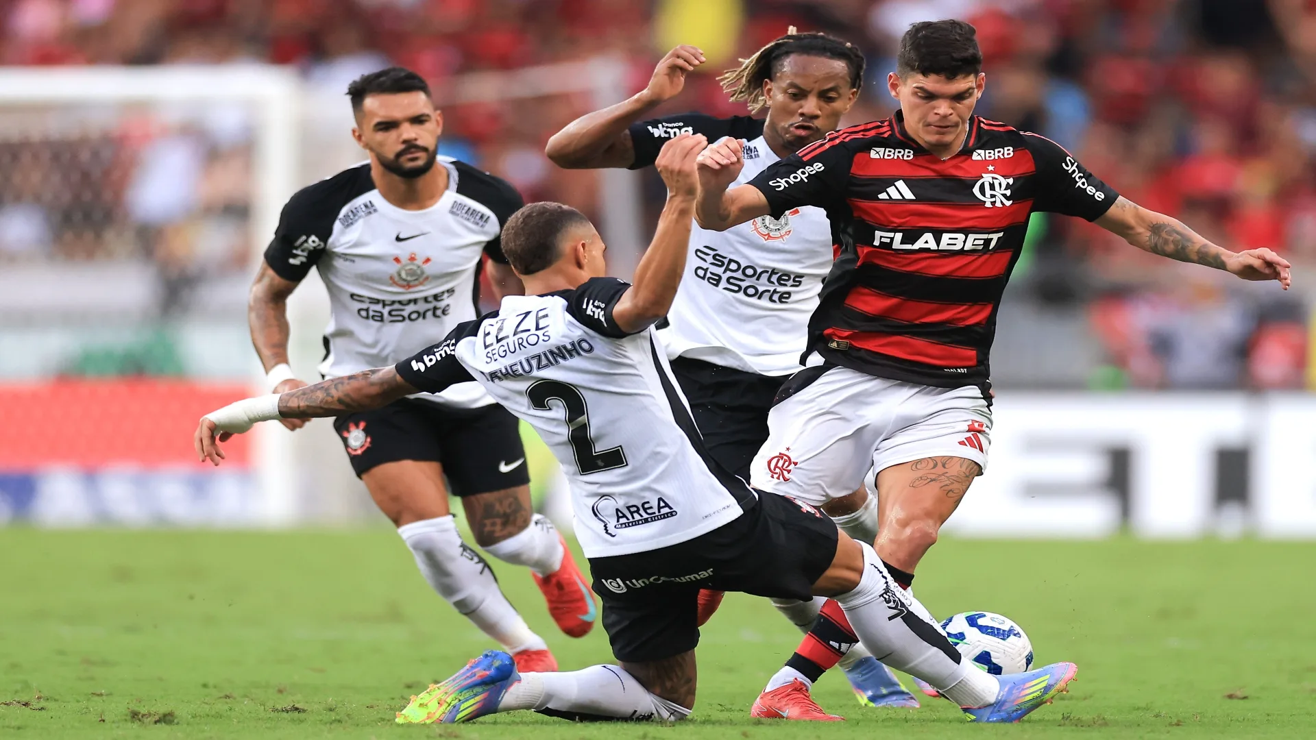 Depay vira dúvida em Corinthians x Flamengo pelo Brasileirão