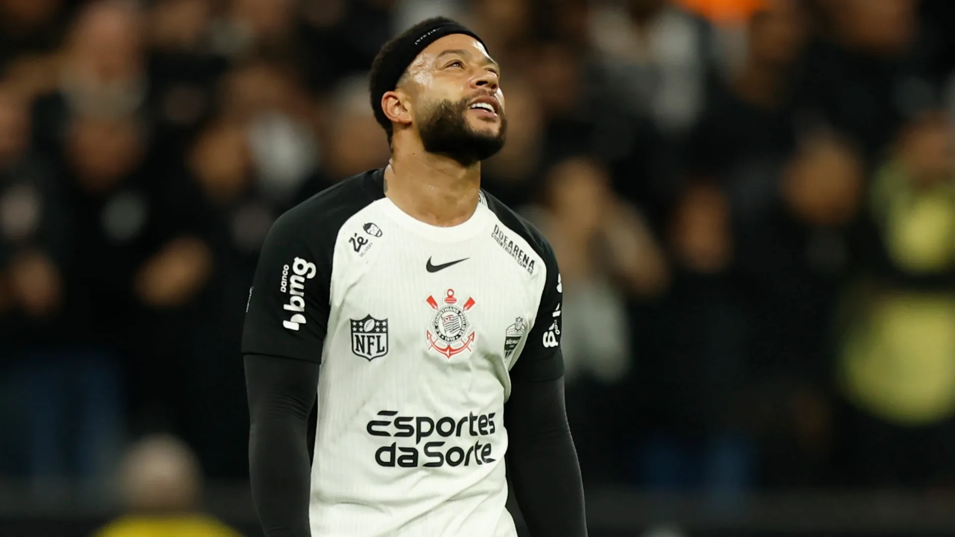 Corinthians altera versão e diz que Depay se ofereceu para deixar hotel bancado pelo clube | Torcedores