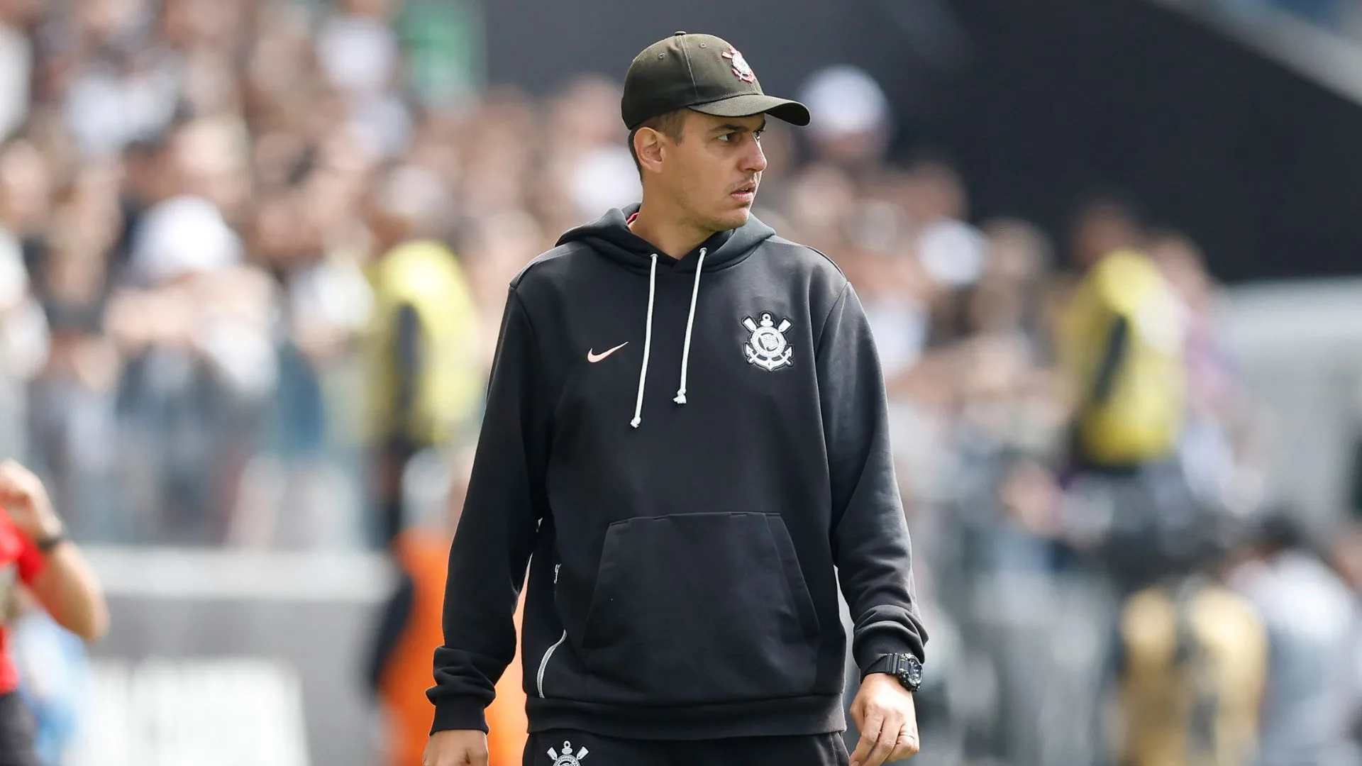 Lucas Piccinato, do Corinthians, comenta saída de Yaya para o PSG: “Tinha intenção de sair” | Torcedores