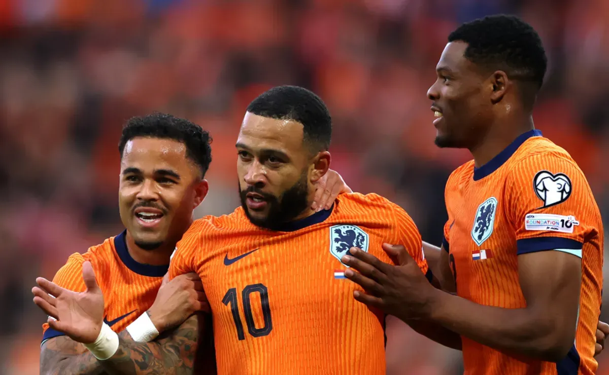 Memphis Depay, do Corinthians, ultrapassa Van Persie com marca na seleção holandesa