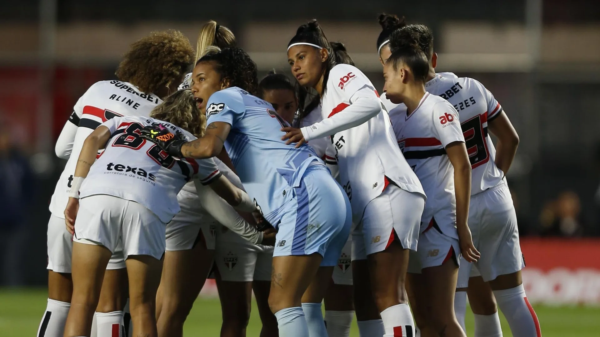 São Paulo vence o Corinthians por 3 a 1 e garante vaga na semifinal da Copa do Brasil Feminina | Torcedores