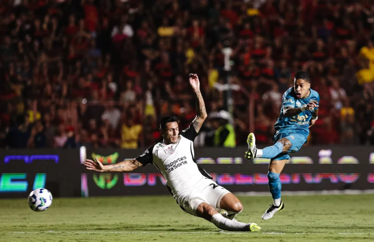 Torcedores pedem demissão de Dorival Júnior